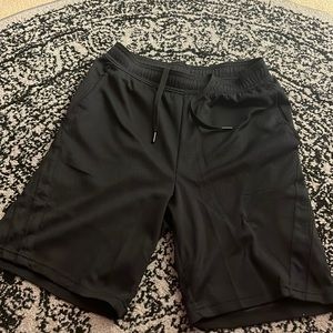 Black men’s basketball shorts
